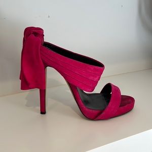 Oscar de la renta pink heels